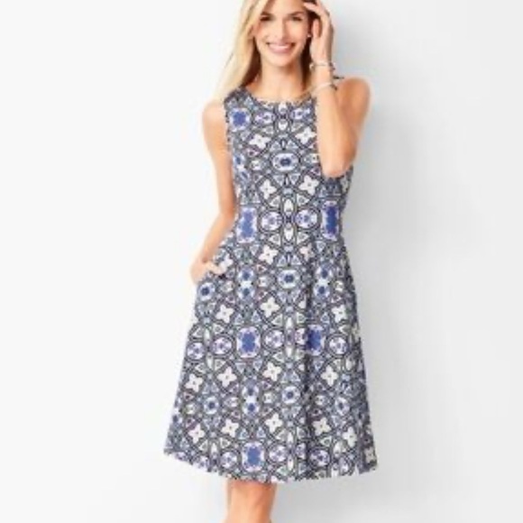 TALBOTS EDIE KNIT FIT & FLARE DRESS - MEDALLION
SIZE M - Picture 1 of 7